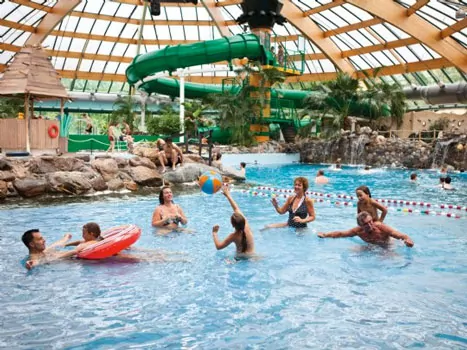 Landal De Lommerbergen: Ferienpark mit subtropischem Schwimmbad in Limburg.