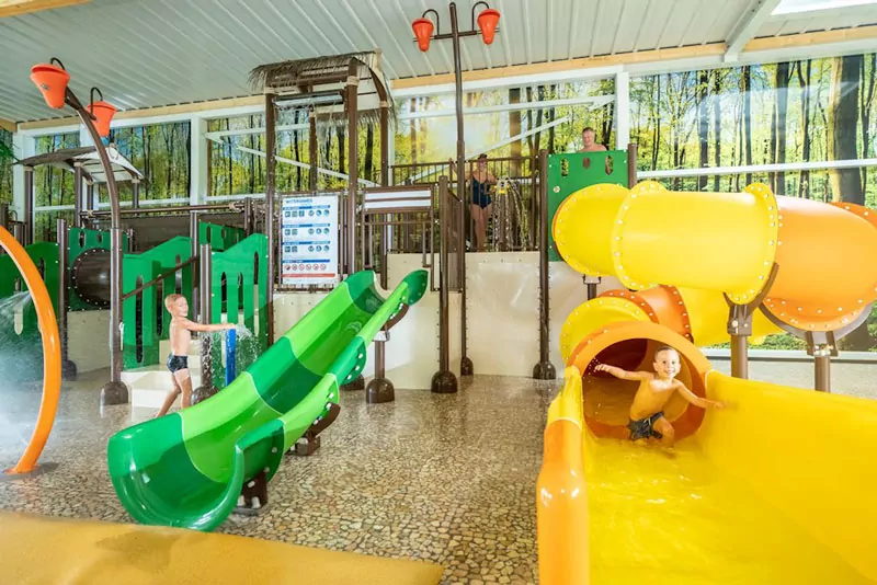 Ferienparks-in-Belgien-mit-Schwimmbad-Mooi-Zutendaal