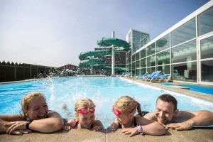 Ferienparks-Dänemark-mit-Schwimmbad-Gronhoj