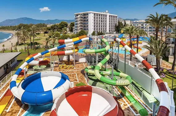 Hotel-Spanien-mit-Wasserpark-für-Jugendliche