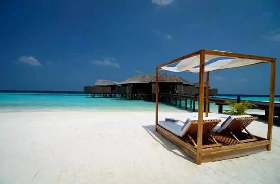 Luxusresort auf den Malediven mit Jugendlichen