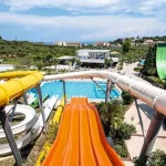 Sonniger Urlaub in Griechenland mit mega Schwimmparadies