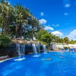 Wunderbarer Urlaub auf den Kanarischen Inseln von einem Top-Hotel mit Pool aus