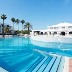 Schönes Familienhotel mit Pool auf Menorca