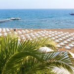 Paloma Perissia mit Teenagern: Strand und Palomaqua paloma perissia mit teenagern