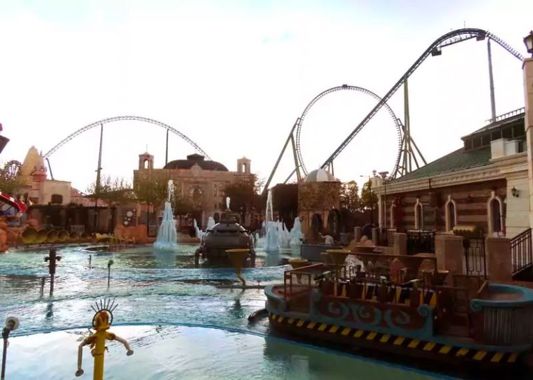 Achterbahn und Wasserattraktionen im Land of Legends